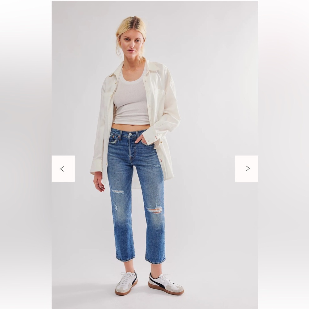 Levi’s Wedgie Straight Distressed Jeans – Size 27, Medium Wash Like New